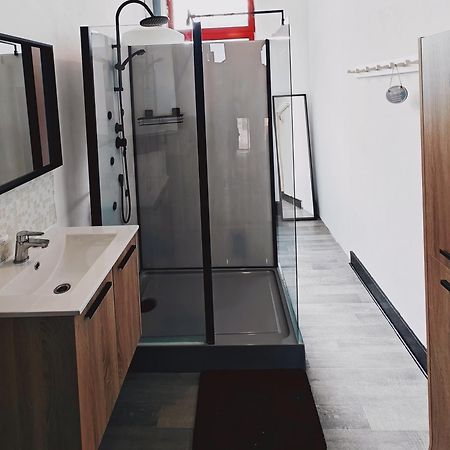 Chambre Privee Au 3E Etage Sans Ascenceur En Plein Centre De Charleroi Appartement Buitenkant foto