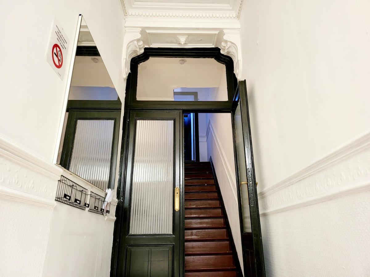 Chambre Privee Au 3E Etage Sans Ascenceur En Plein Centre De Charleroi Appartement Buitenkant foto