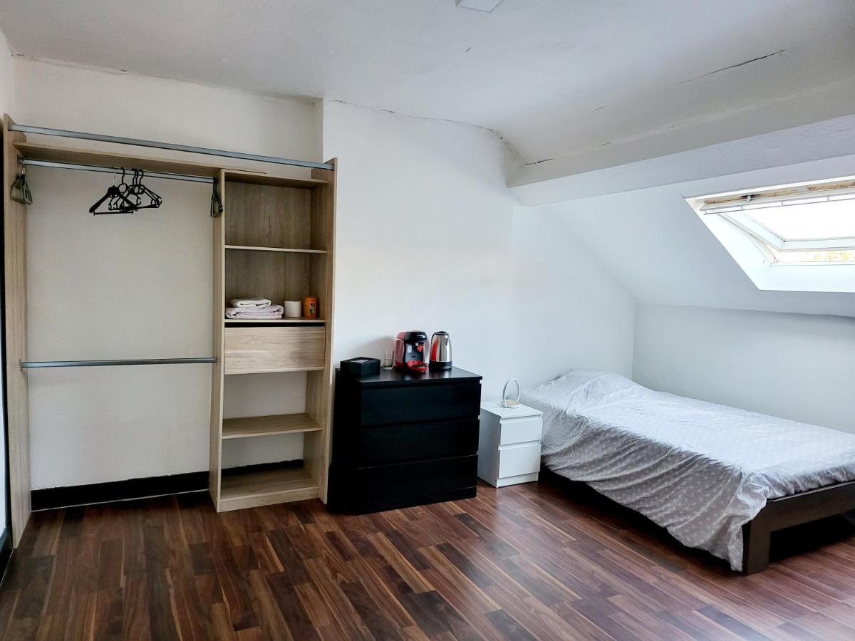 Chambre Privee Au 3E Etage Sans Ascenceur En Plein Centre De Charleroi Appartement Buitenkant foto